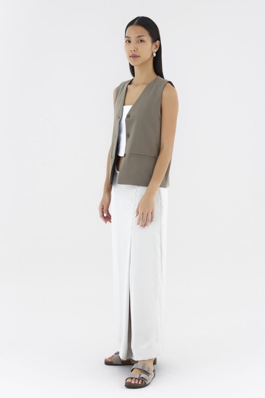 Women The Editor's Market Tops | Vemeryn Waistcoat Umber