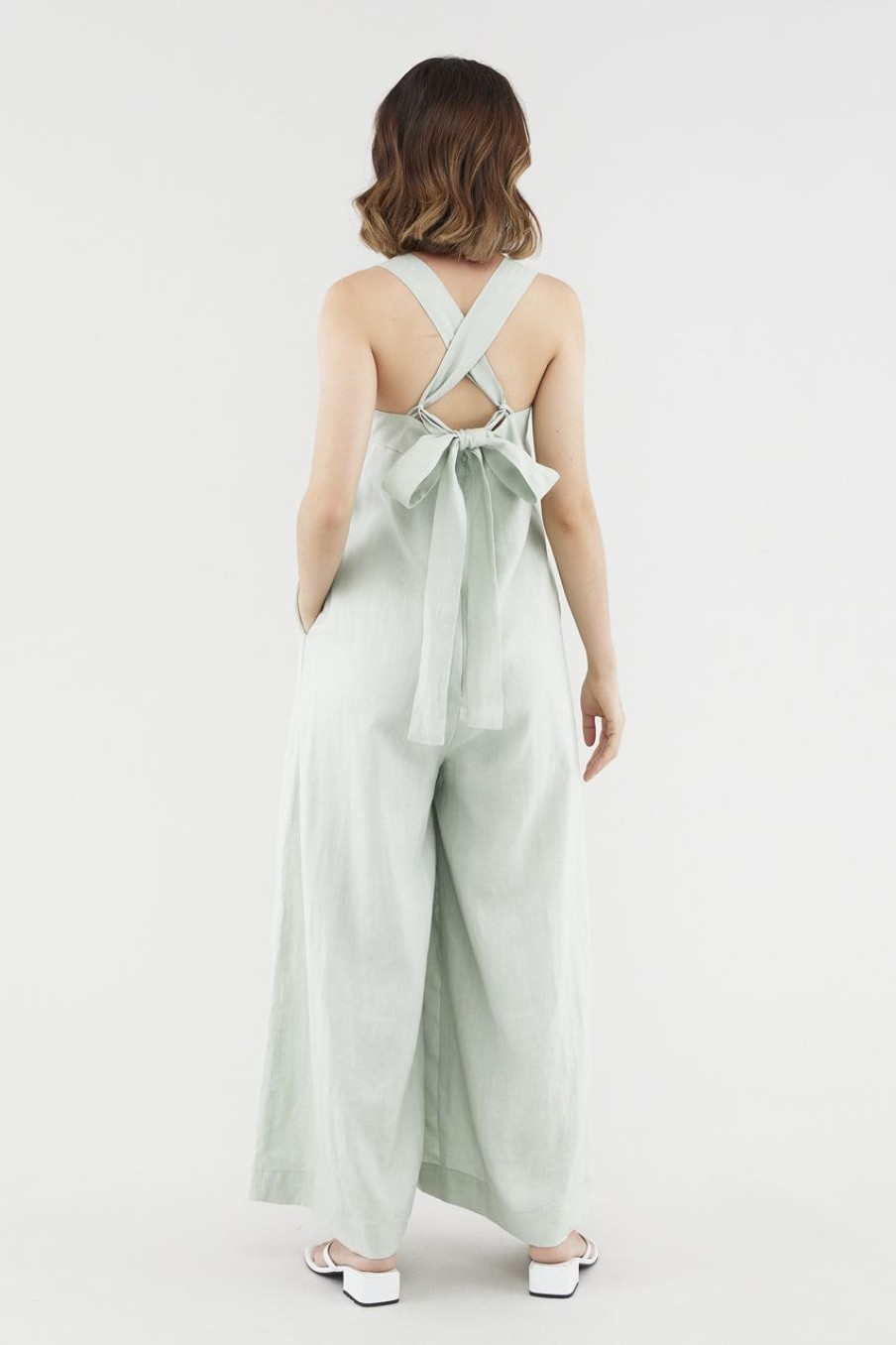 Women The Editor's Market Jumpsuits | Dorene Linen Tie-Back Jumpsuit Chalk Green