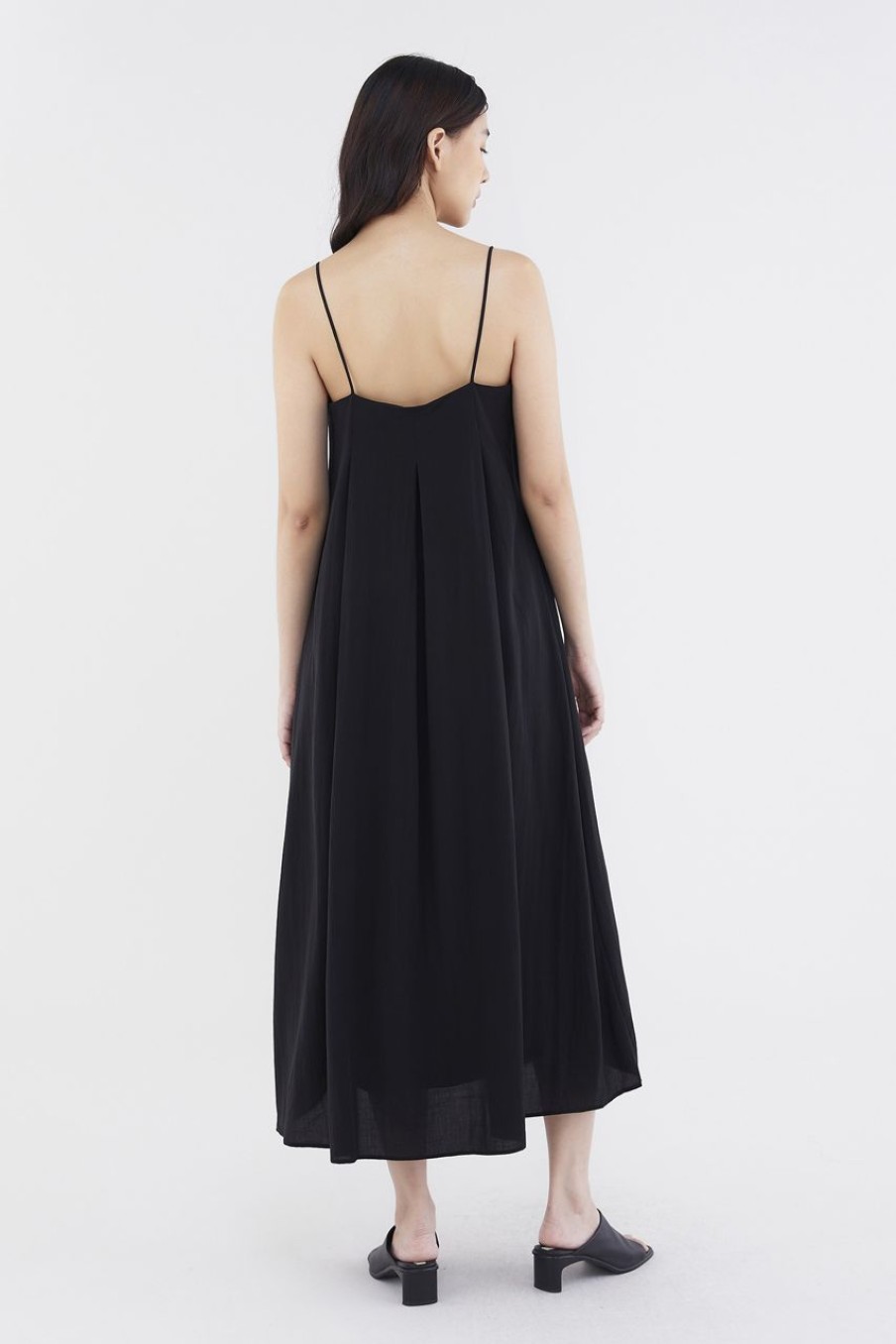 Women The Editor's Market Dresses | Shanelle Back-Pleat Dress Black