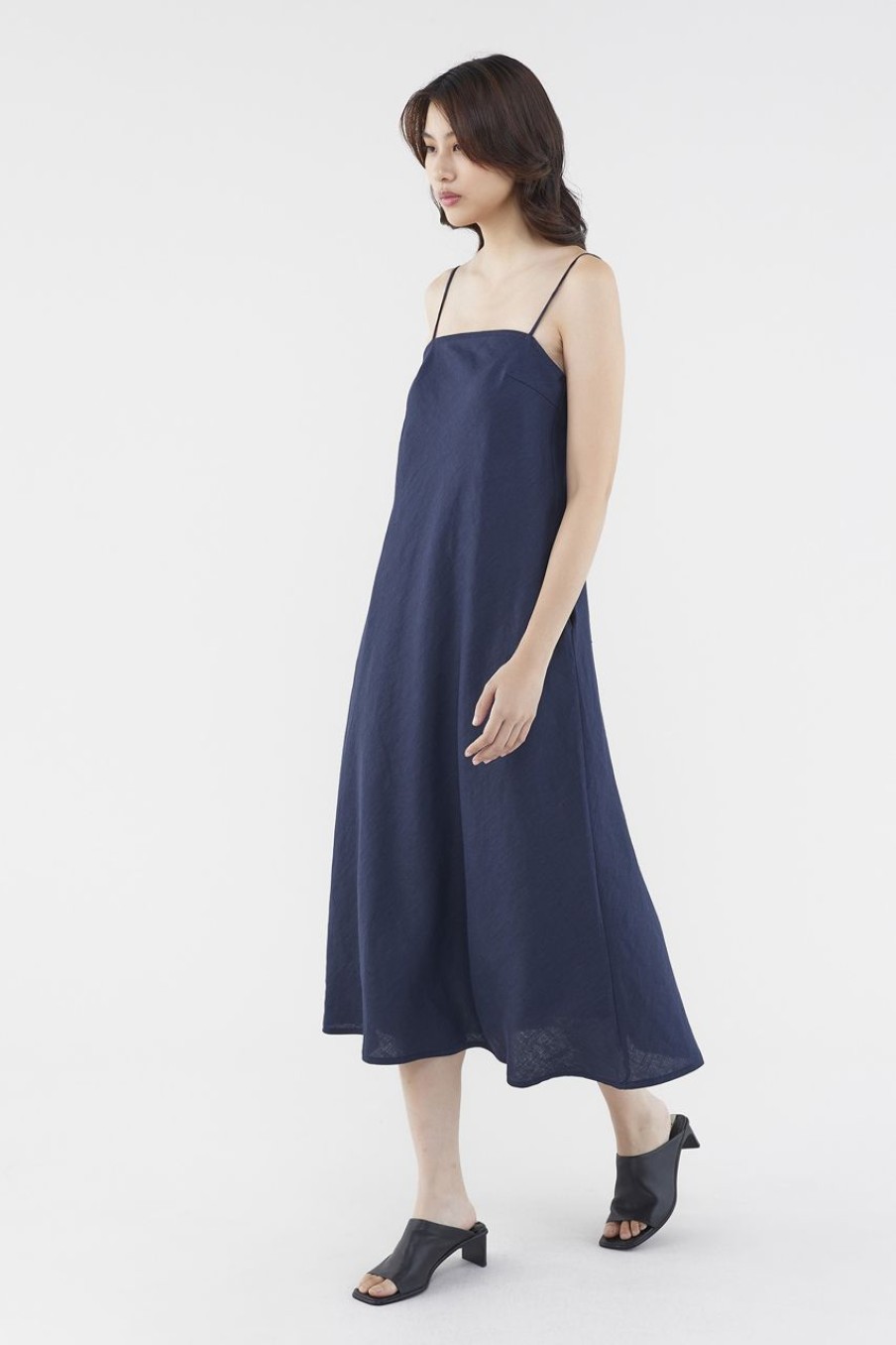 Women The Editor's Market Dresses | Jayleana Linen Bias-Cut Dress Navy Blue