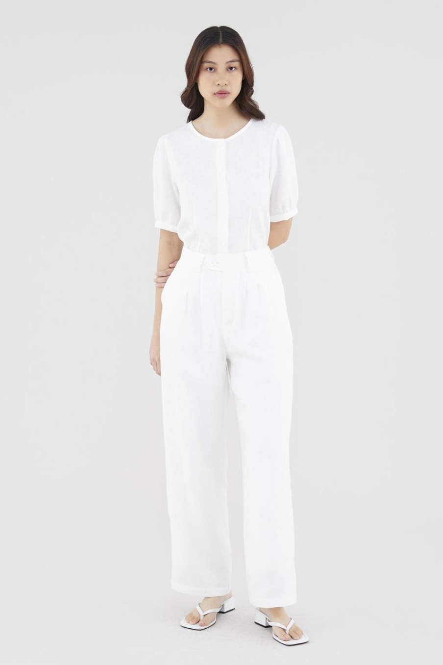 Women The Editor's Market Pants | Valeria Linen Pleated Pants White