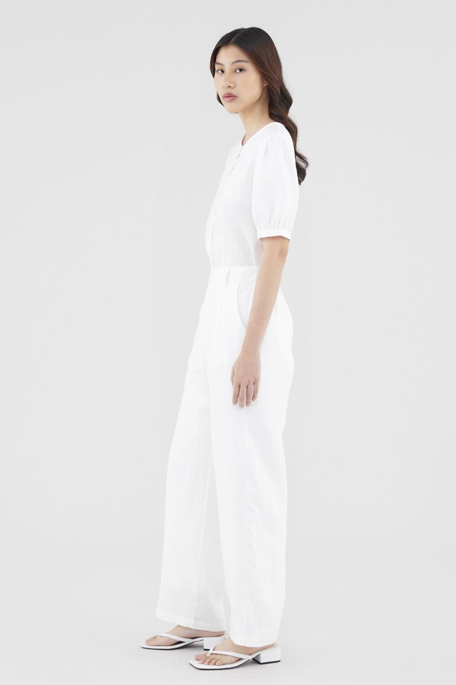 Women The Editor's Market Pants | Valeria Linen Pleated Pants White