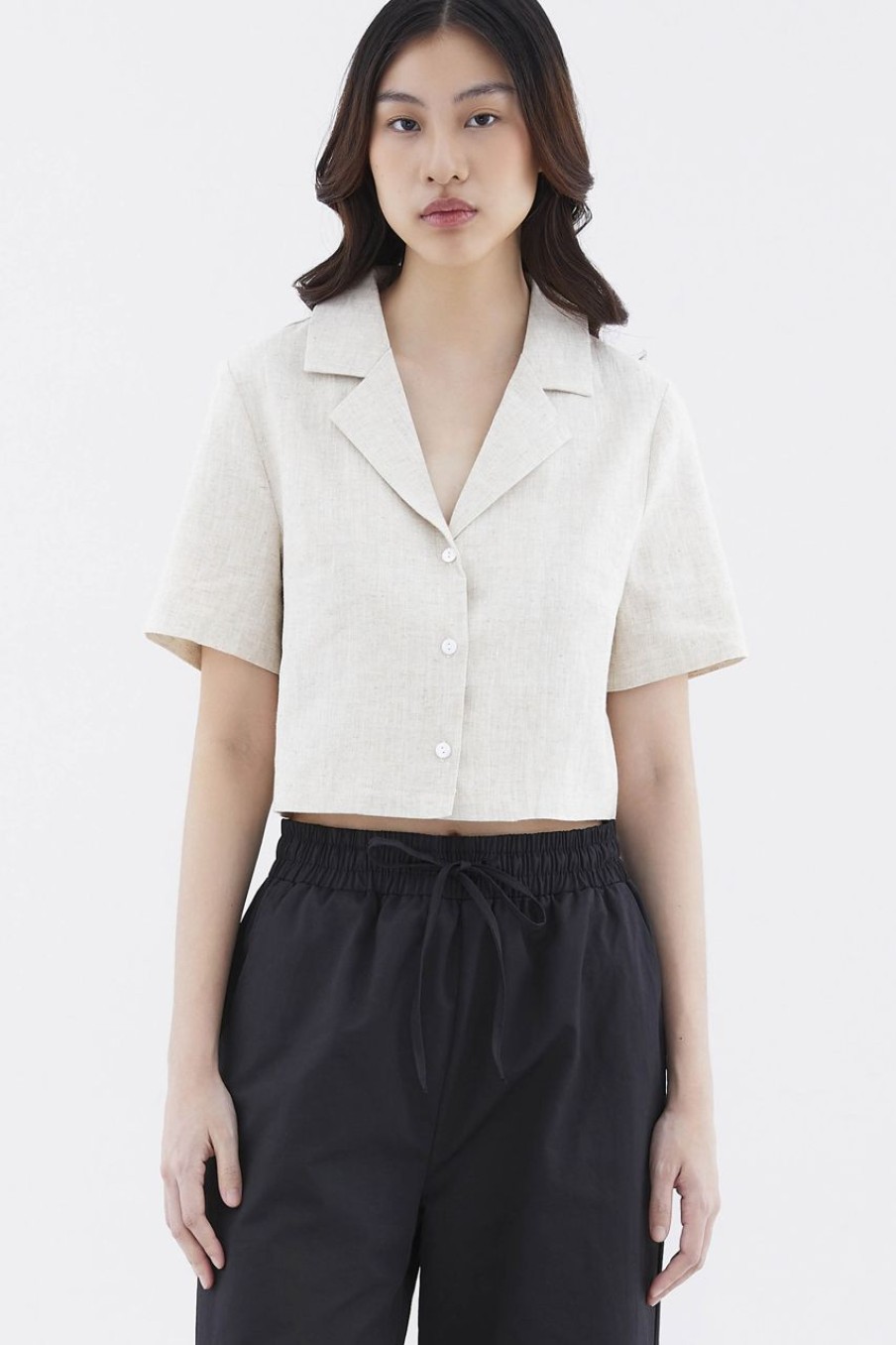 Women The Editor's Market Tops | Rheta Linen Crop Shirt Sand