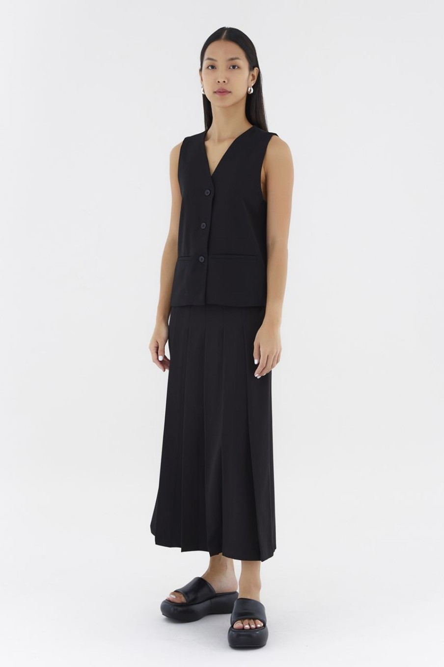 Women The Editor's Market Tops | Vemeryn Waistcoat Black