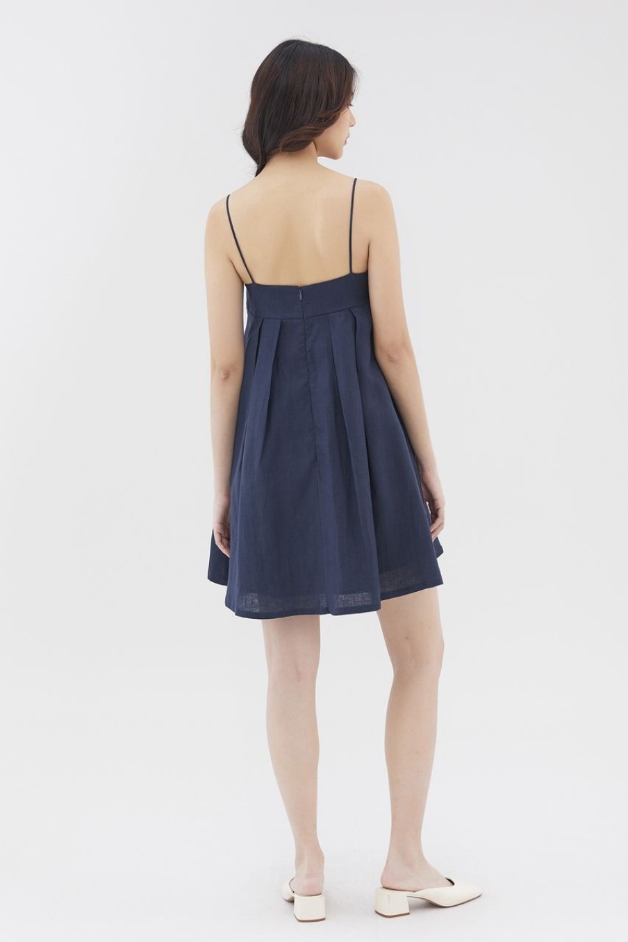 Women The Editor's Market Dresses | Chesca Linen Pleated Dress Navy