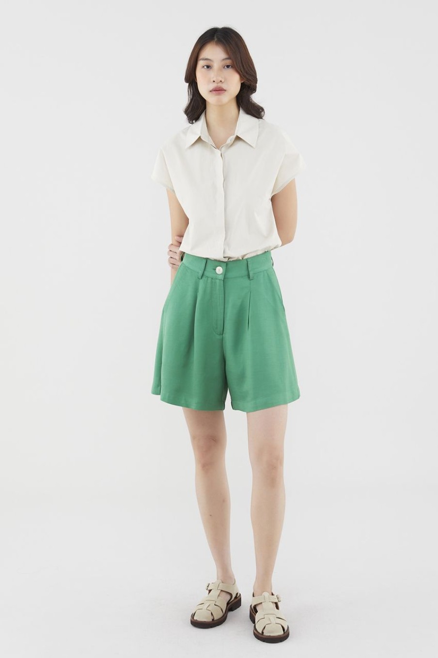 Women The Editor's Market Shorts | Brinda Relaxed Shorts Lush Green