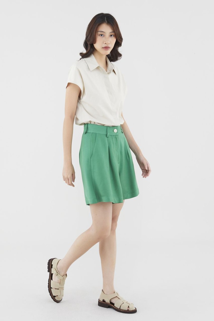 Women The Editor's Market Shorts | Brinda Relaxed Shorts Lush Green