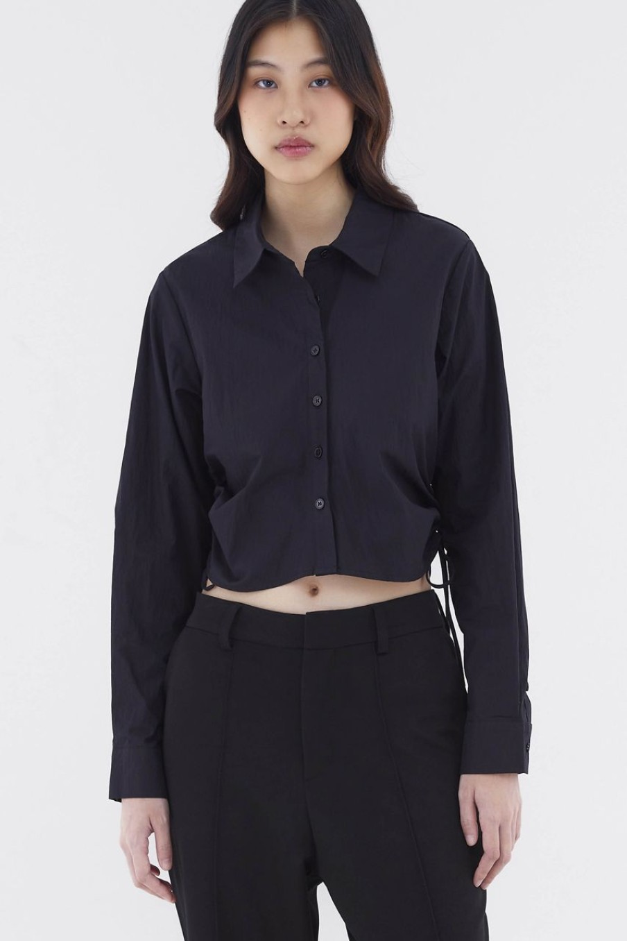 Women The Editor's Market Tops | Elowen Side-Ruch Crop Shirt Black