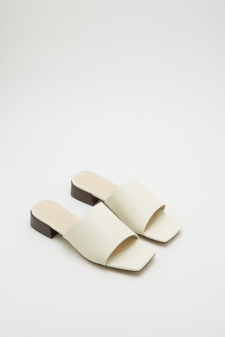 Women The Editor's Market Flats | Rhea Block Heel Slides Almond