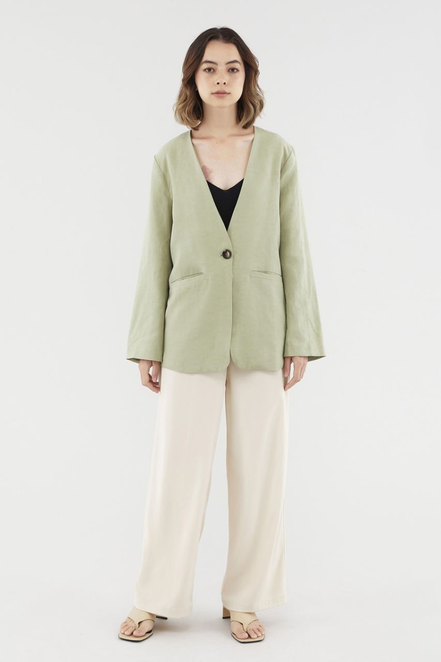 Women The Editor's Market Outerwear | Liliam Collarless Blazer Avocado