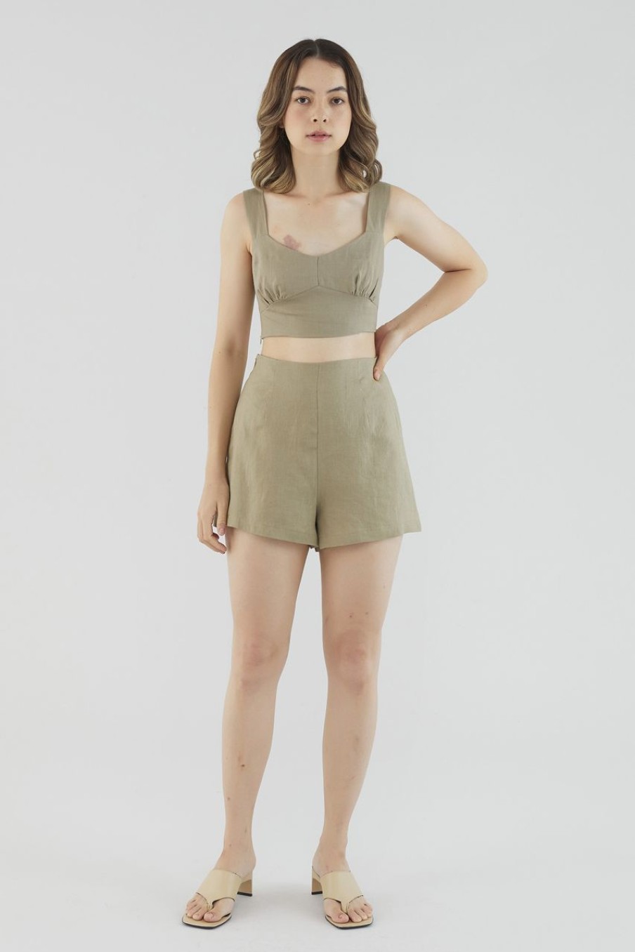 Women The Editor's Market Shorts | Corena Linen Relaxed Shorts Khaki