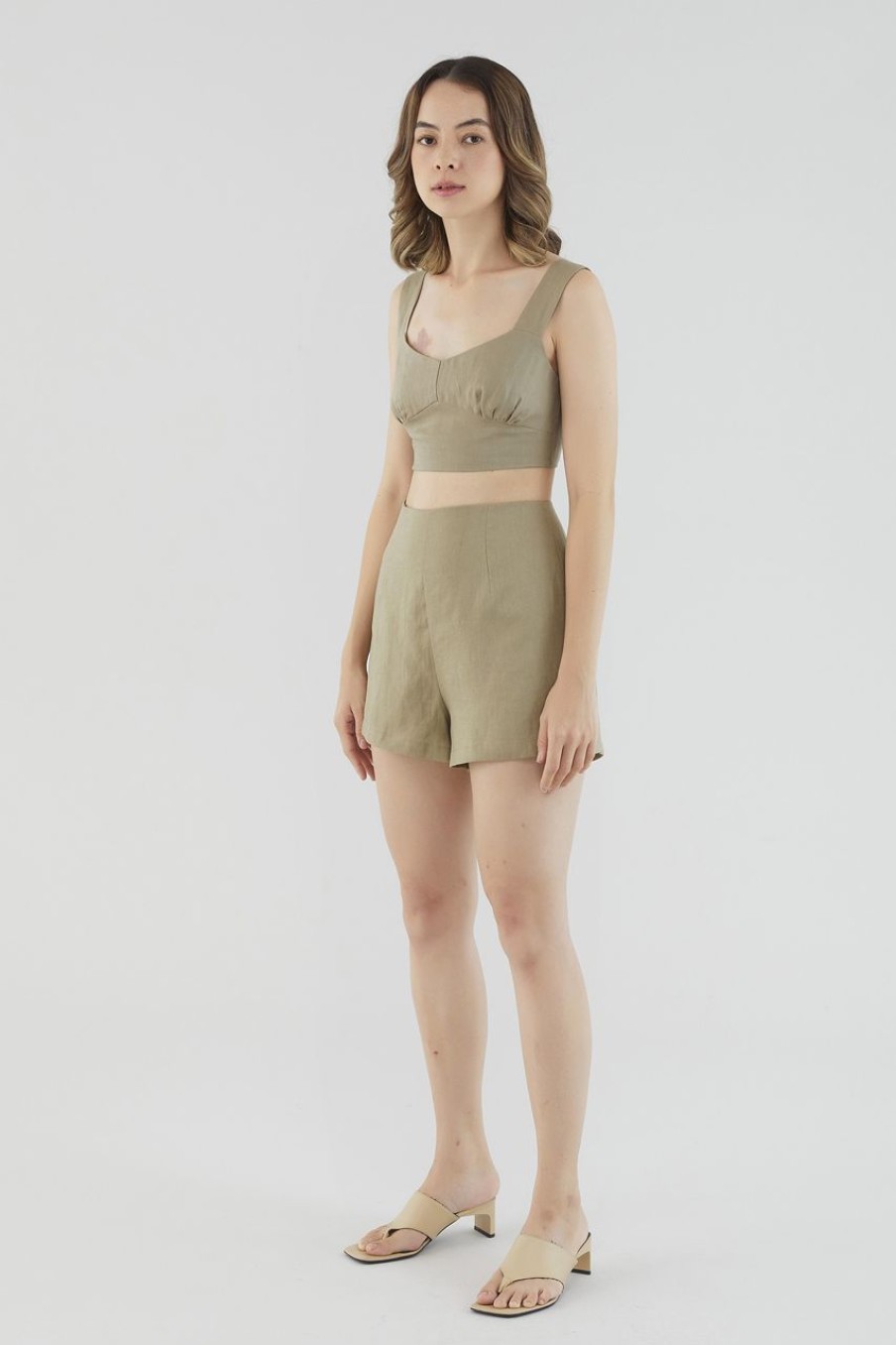 Women The Editor's Market Shorts | Corena Linen Relaxed Shorts Khaki