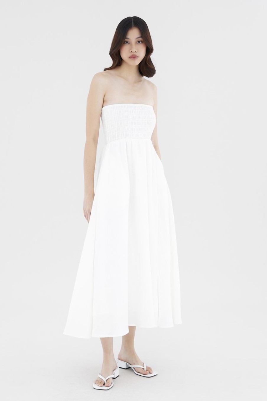 Women The Editor's Market Dresses | Rylene Linen Shirred Tube Dress White