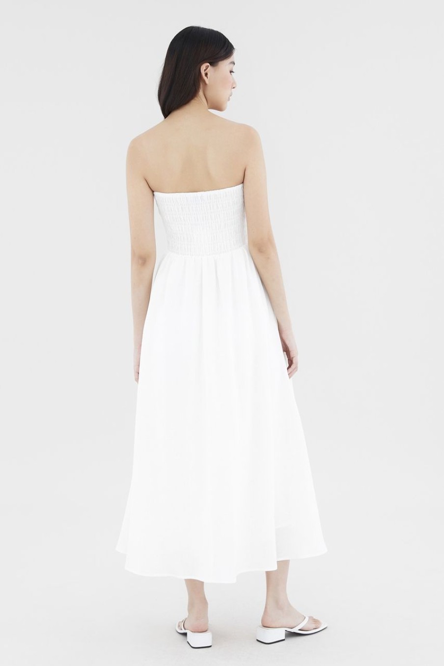 Women The Editor's Market Dresses | Rylene Linen Shirred Tube Dress White