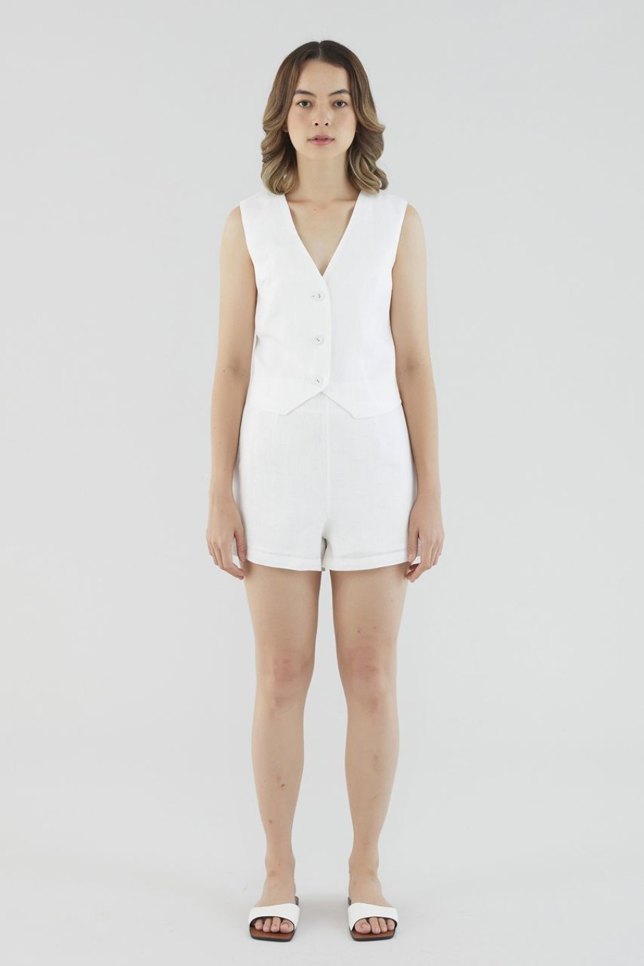 Women The Editor's Market Shorts | Corena Linen Relaxed Shorts White