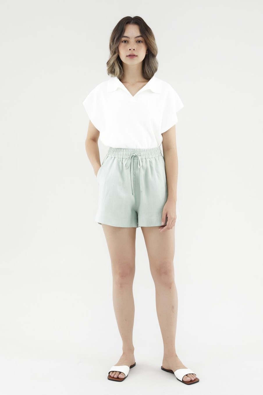 Women The Editor's Market Shorts | Bonita Linen Relaxed Shorts Chalk Green