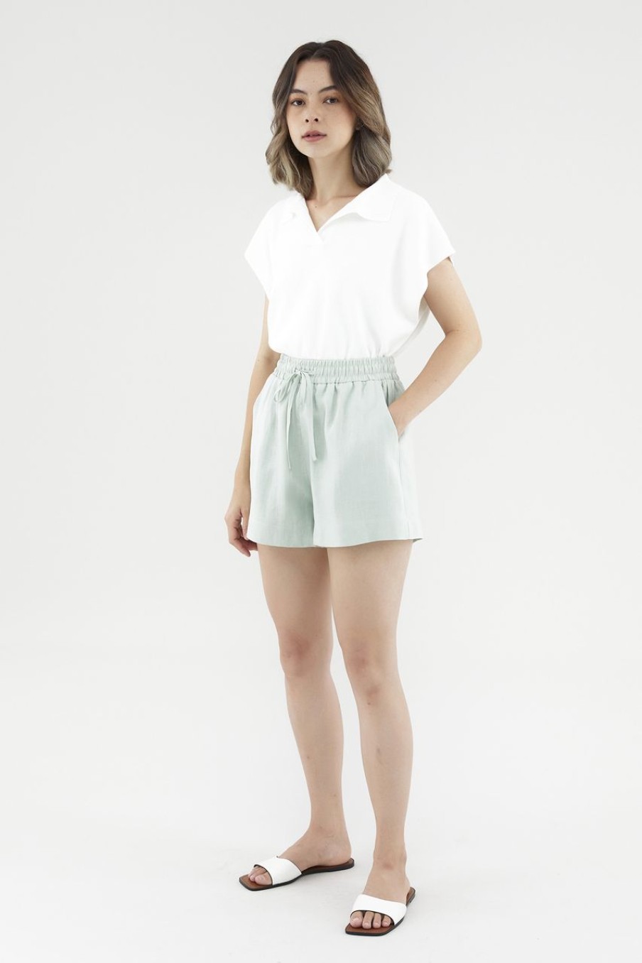 Women The Editor's Market Shorts | Bonita Linen Relaxed Shorts Chalk Green