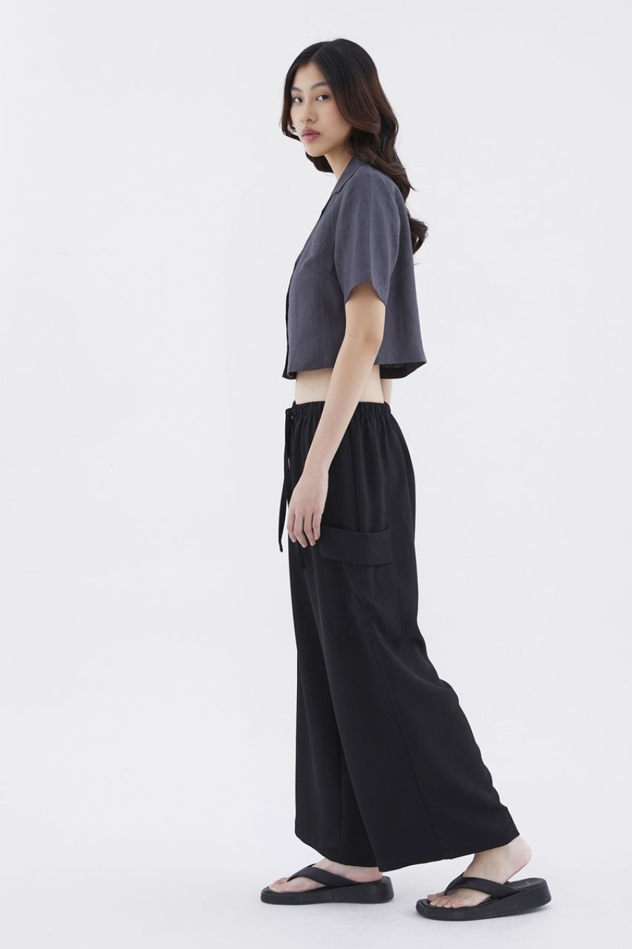 Women The Editor's Market Tops | Rheta Linen Crop Shirt Liquorice