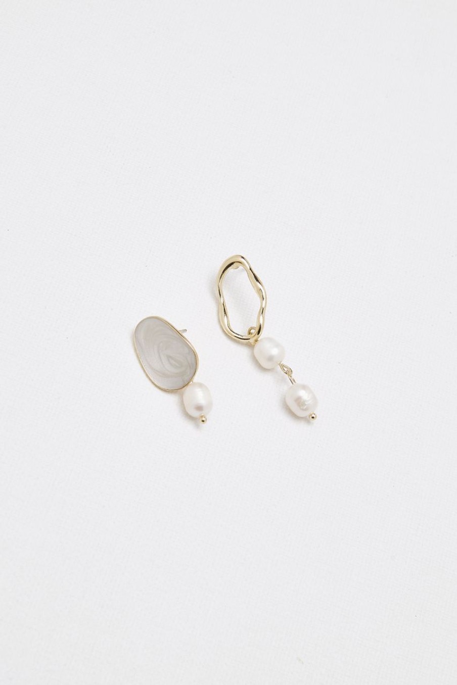 Women Afterall Earrings | Jayce Drop Earrings White