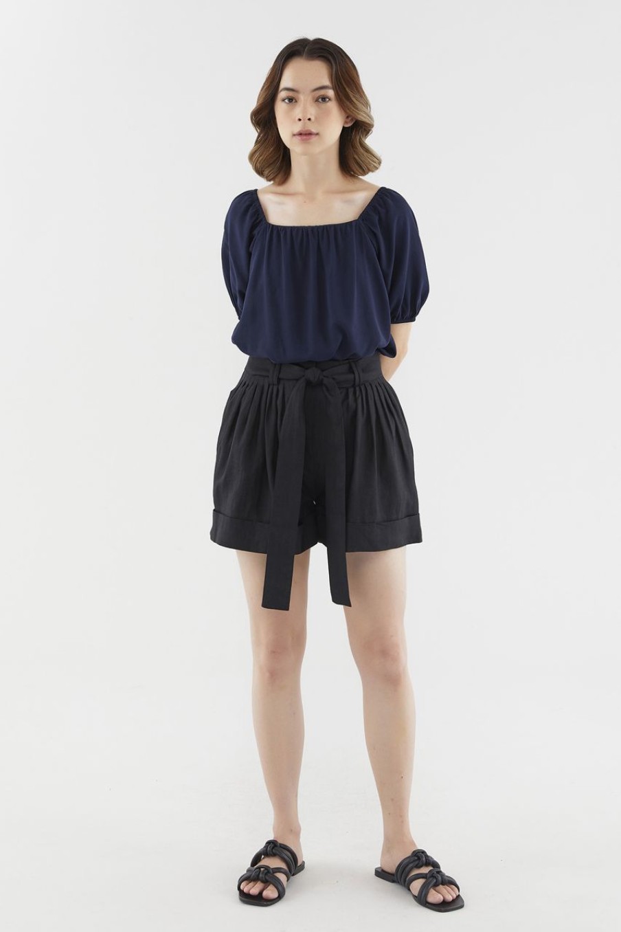 Women The Editor's Market Shorts | Thyra Linen Belted Shorts Black